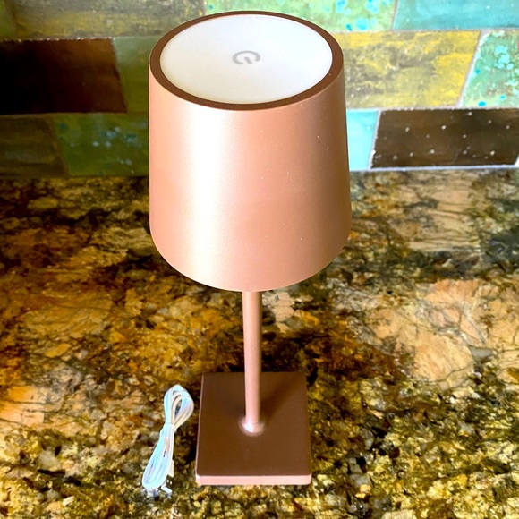 USB LED TABLE LAMP - Picture 2 of 3